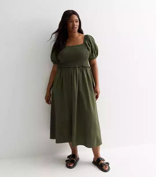 Curves Khaki Gerafftes Midikleid mit quadratischem Ausschnitt